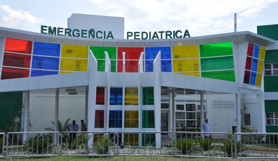  Director SNS supervisa hospital Arturo Grullón para concluir levantamiento de equipos