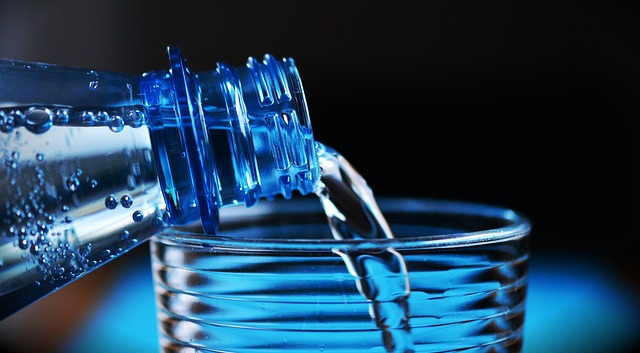  Suben las temperaturas: Beneficios de la ingesta de agua para la salud