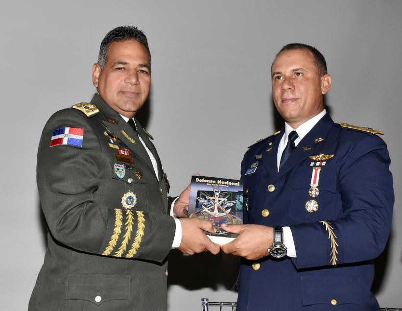  Presentan libro «Defensa Nacional, una visión histórica» de la autoría del general Richard Vásquez Jiménez