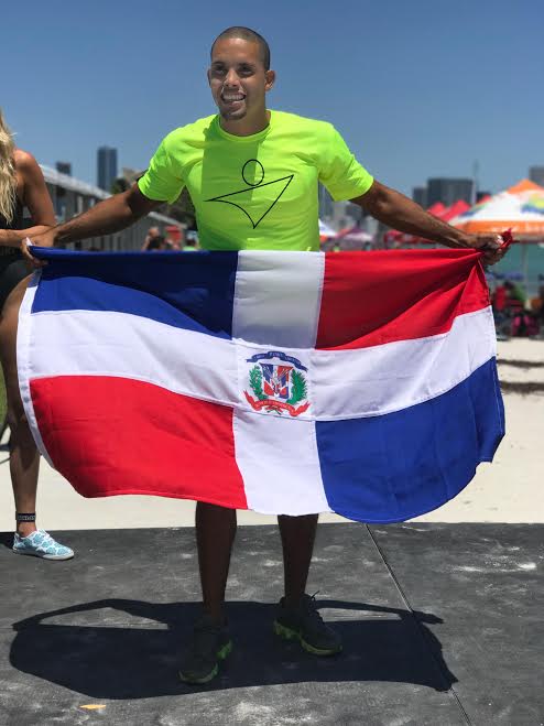  Nadador dominicano Miguel Portes ganó primer lugar en Swim Miami ante 2,000 atletas del mundo