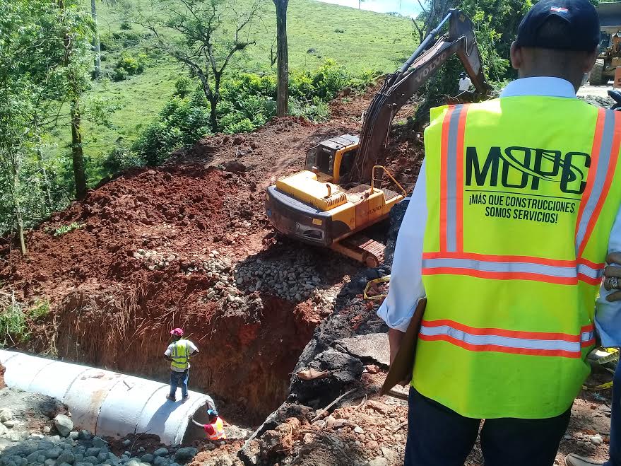  Obras Públicas inicia trabajos reconstrucción puntos críticos carretera Piedra Blanca-Maimón