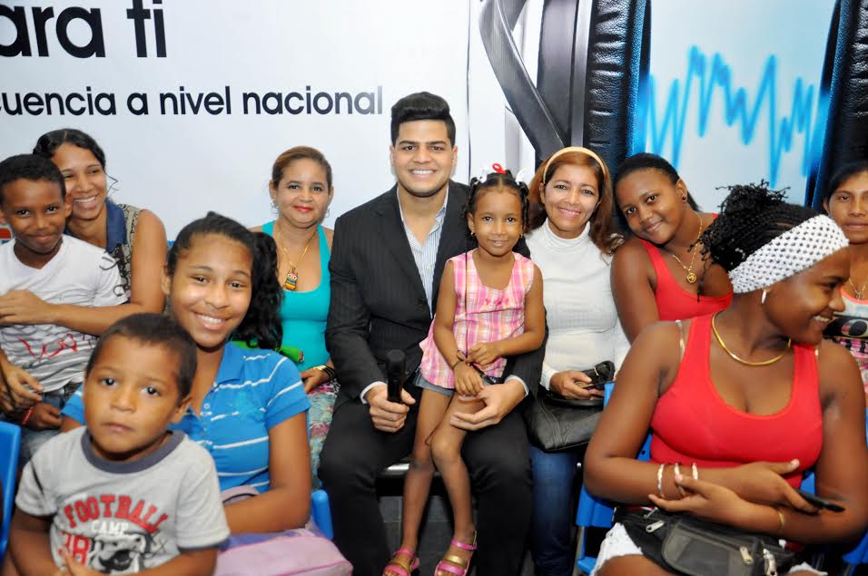  Modelo dominicano ‘El Peter Pollo’ se destaca en televisión de Panamá tras salir hace ocho años del sector Herrera de Santo Domingo