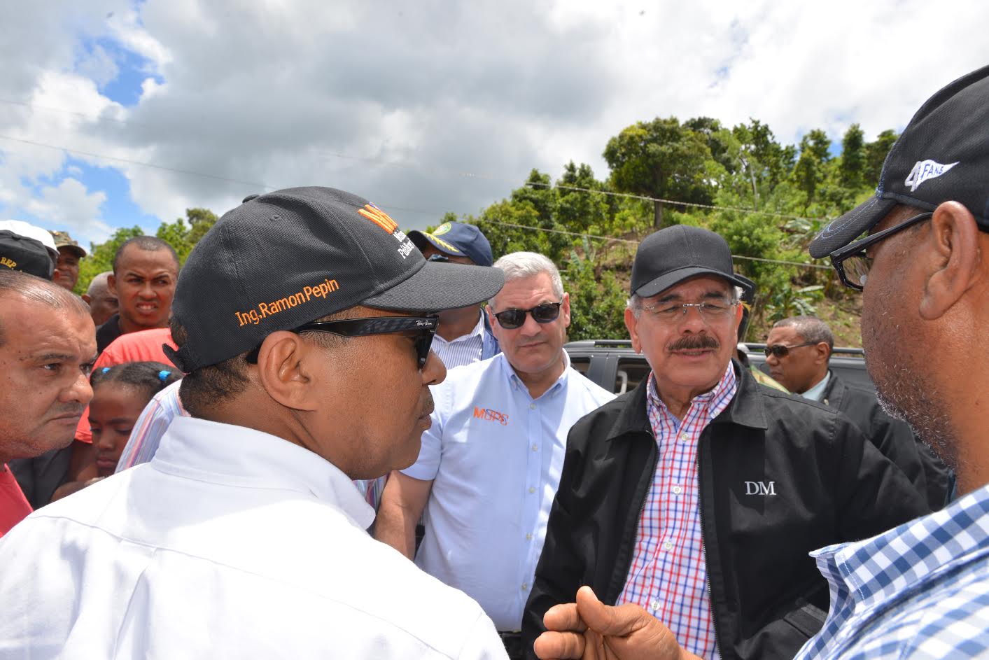  Presidente Medina supervisa daños ocasionados por las lluvias en Cambita