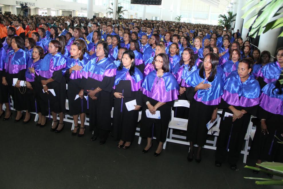 graduación UNAPEC
