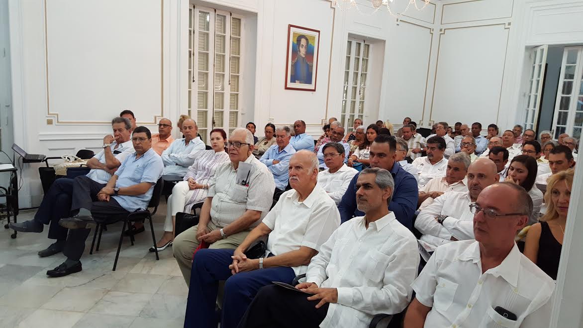  Conferencia del embajador dominicano en Cuba: Abril entre dos fuegos