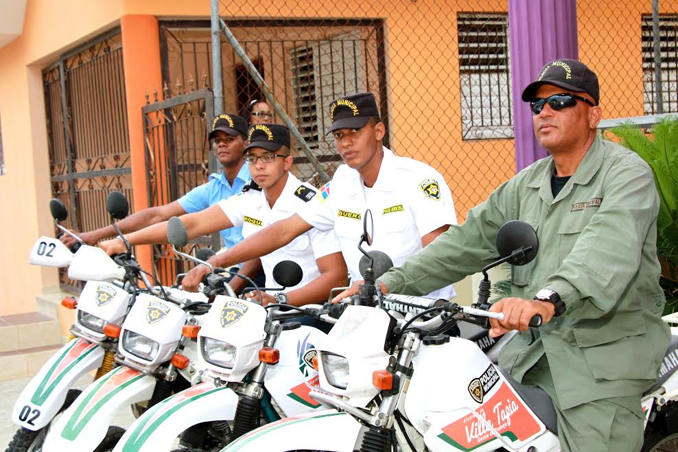  Dirección del PLD en Villa Tapia dona cuatro motocicletas para reforzar seguridad ciudadana