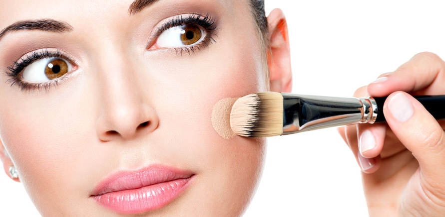 Piel impoluta: Cómo aplicar la base de maquillaje