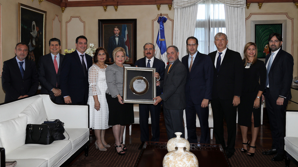  ADOCEM reconoce al presidente Danilo Medina por impulso a la construcción