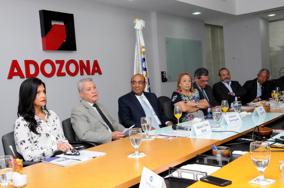 Ministro de Industria y Comercio se reúne con ADOZONA y reconoce avances del sector