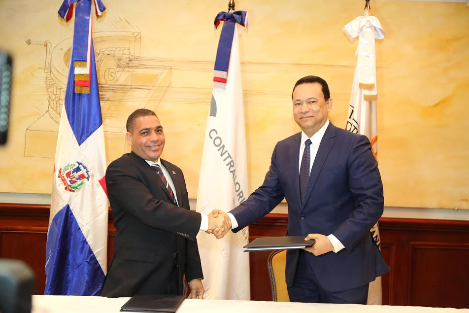  Contraloría General e Instituto de Auditores Internos  firman acuerdo de cooperación