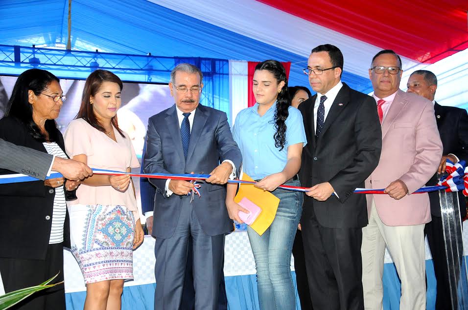  Presidente Danilo Medina entrega dos centros educativos en la Provincia Santiago Rodríguez, en beneficio de 455 estudiantes