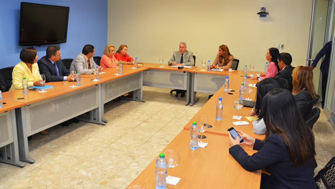  Ministro Toca Simó se reúne con directores instituciones adscritas al MICM