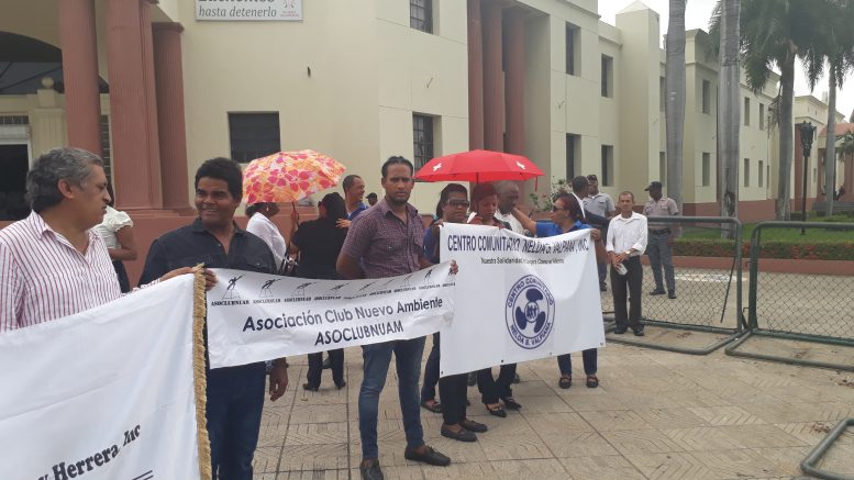  Organizaciones van hasta predios del Palacio Nacional a expresar apoyo al presidente Medina