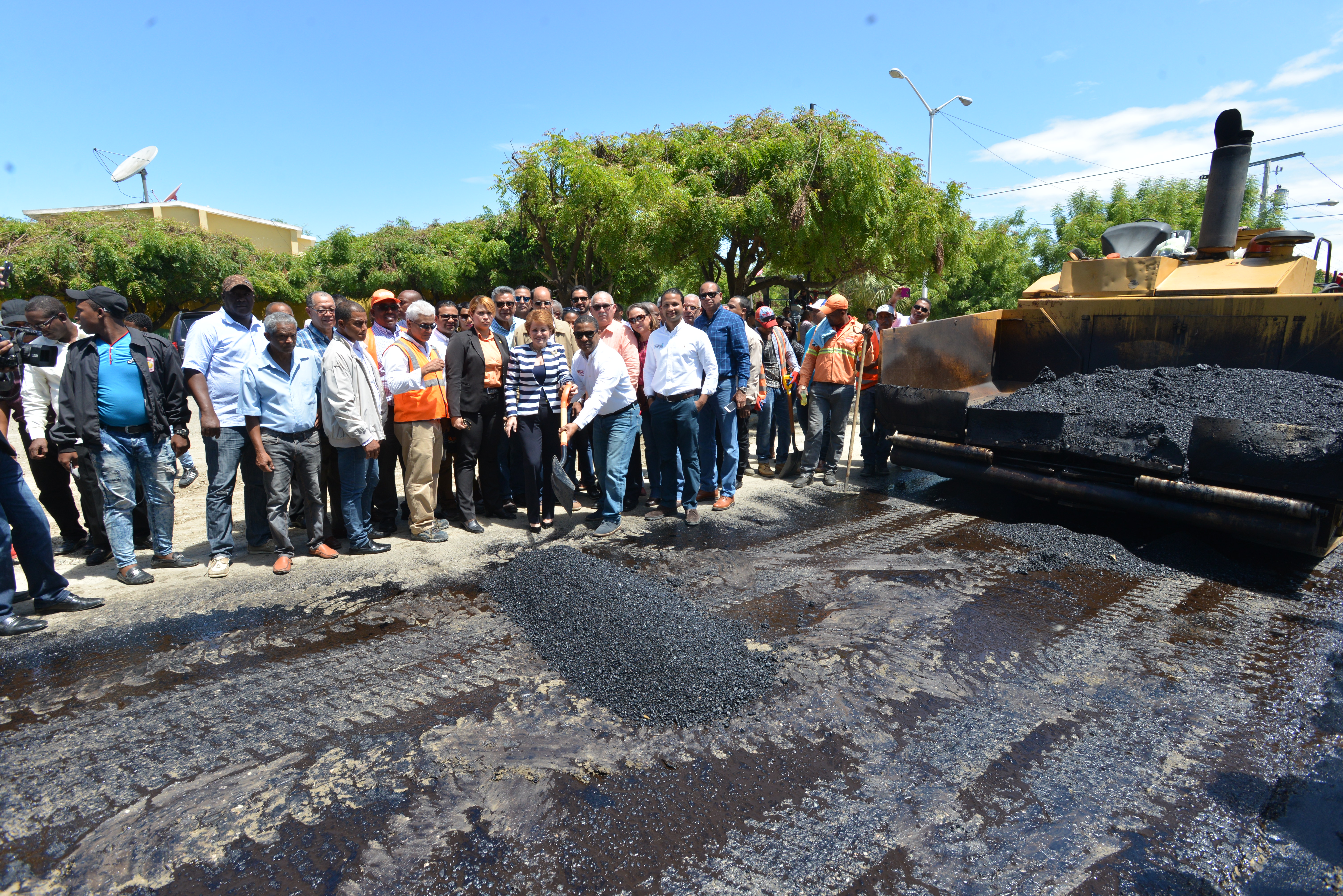  Gobierno inicia amplio plan de asfaltado en calles y avenidas de provincia San Juan