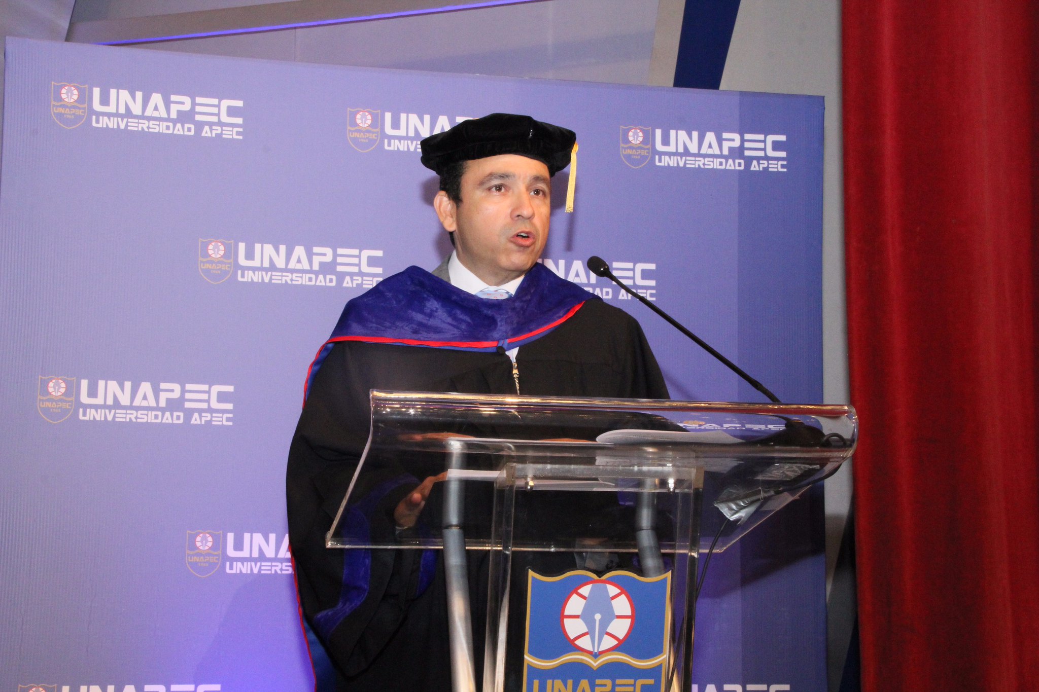  Discurso de Juan Manuel Ureña, presidente del Consejo de Administración de Manuel Arsenio Ureña S.A., como orador invitado de la XV Graduación Ordinaria