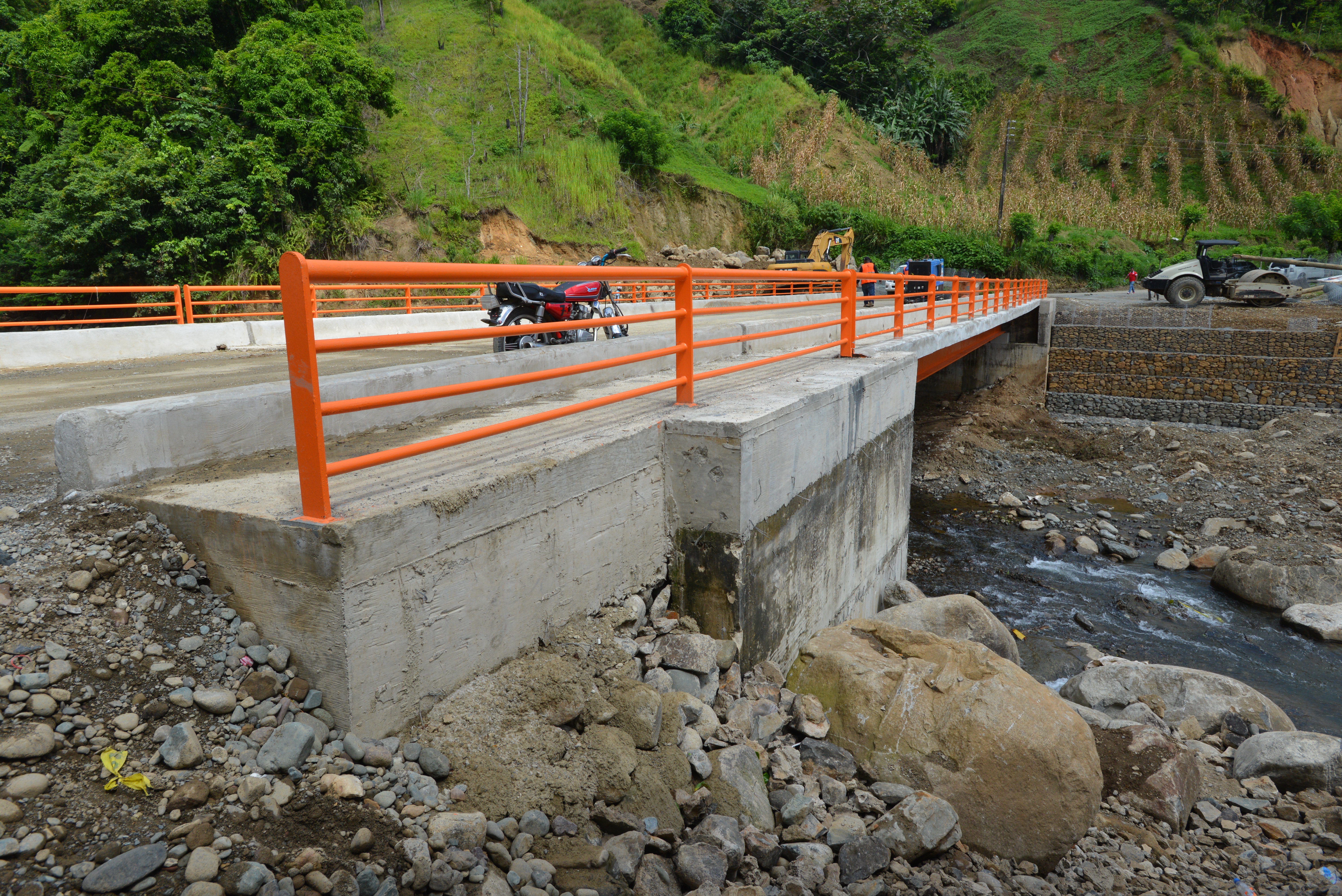 Puente rio yuboa