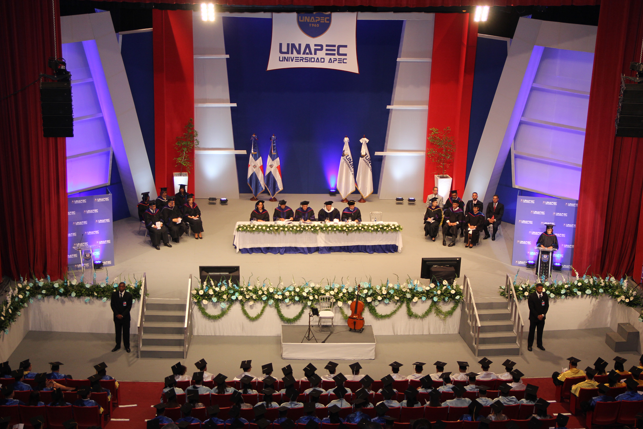  UNAPEC gradúa 369 profesiones en su extensión del Cibao