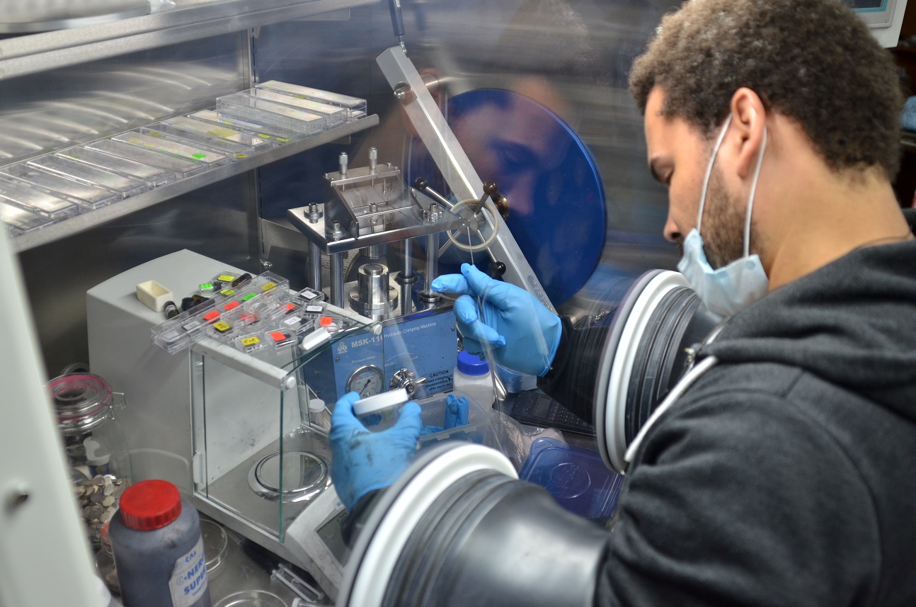  Científicos del INTEC optimizan las estructuras de baterías recargables
