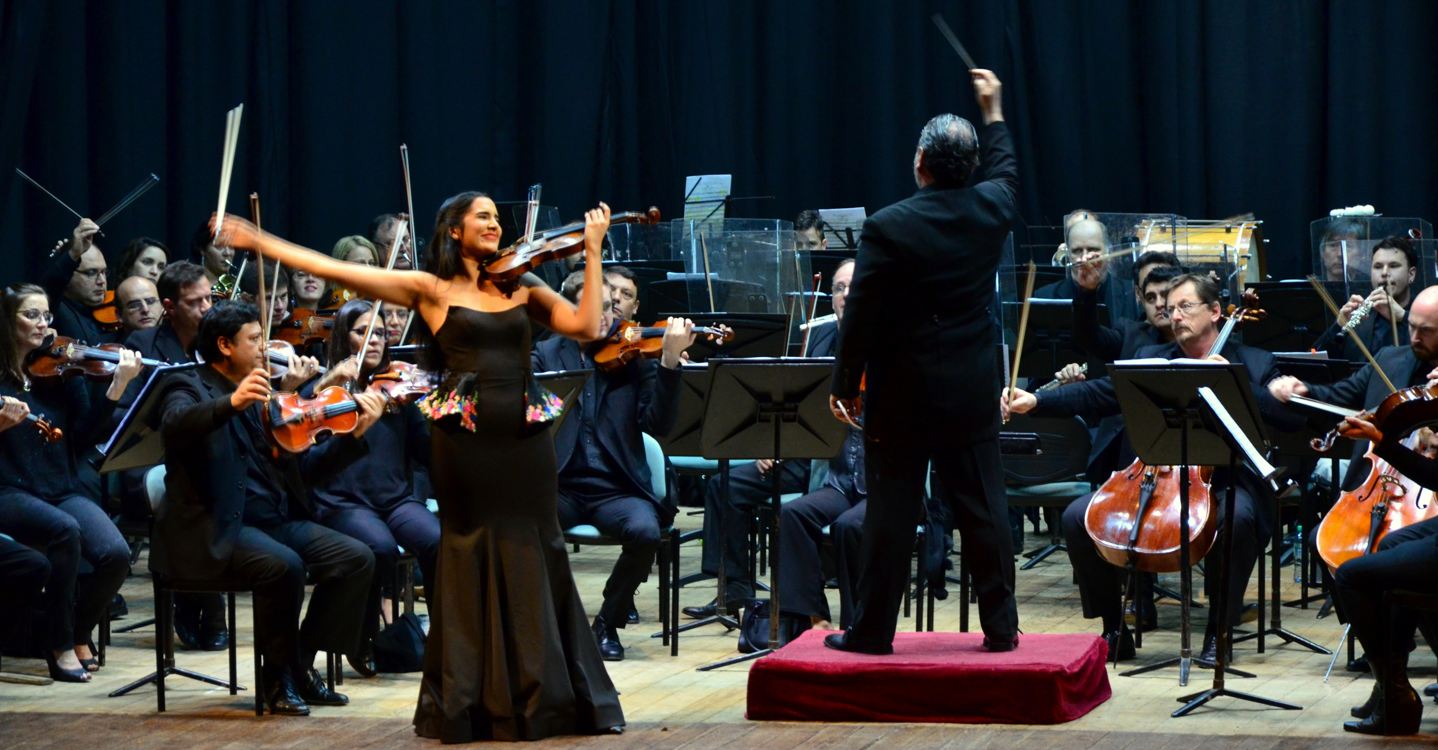  Violinista Aisha conquista Argentina y Chile