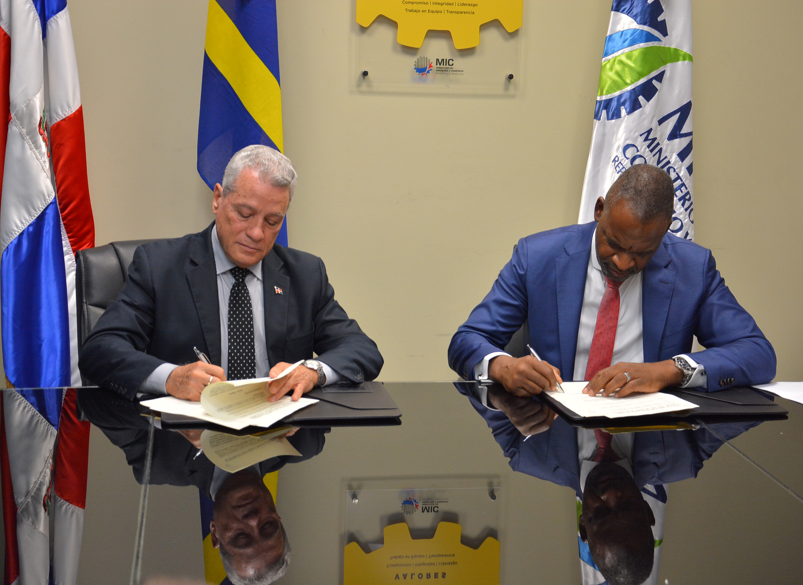  RD y Curazao firman acuerdo facilitará exportaciones bilaterales de bienes y servicios a través de Mipymes