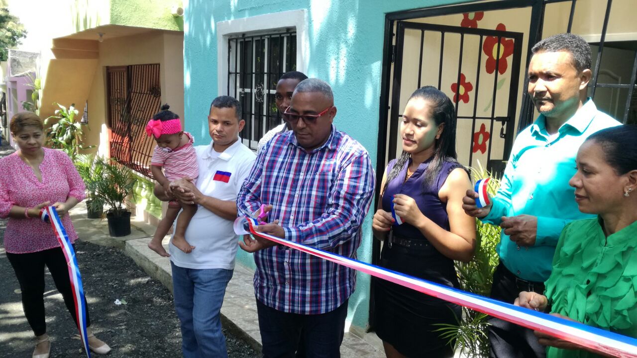  Alcaldía Pedro Brand entrega cinco viviendas a familias que lo perdieron todo en un incendio