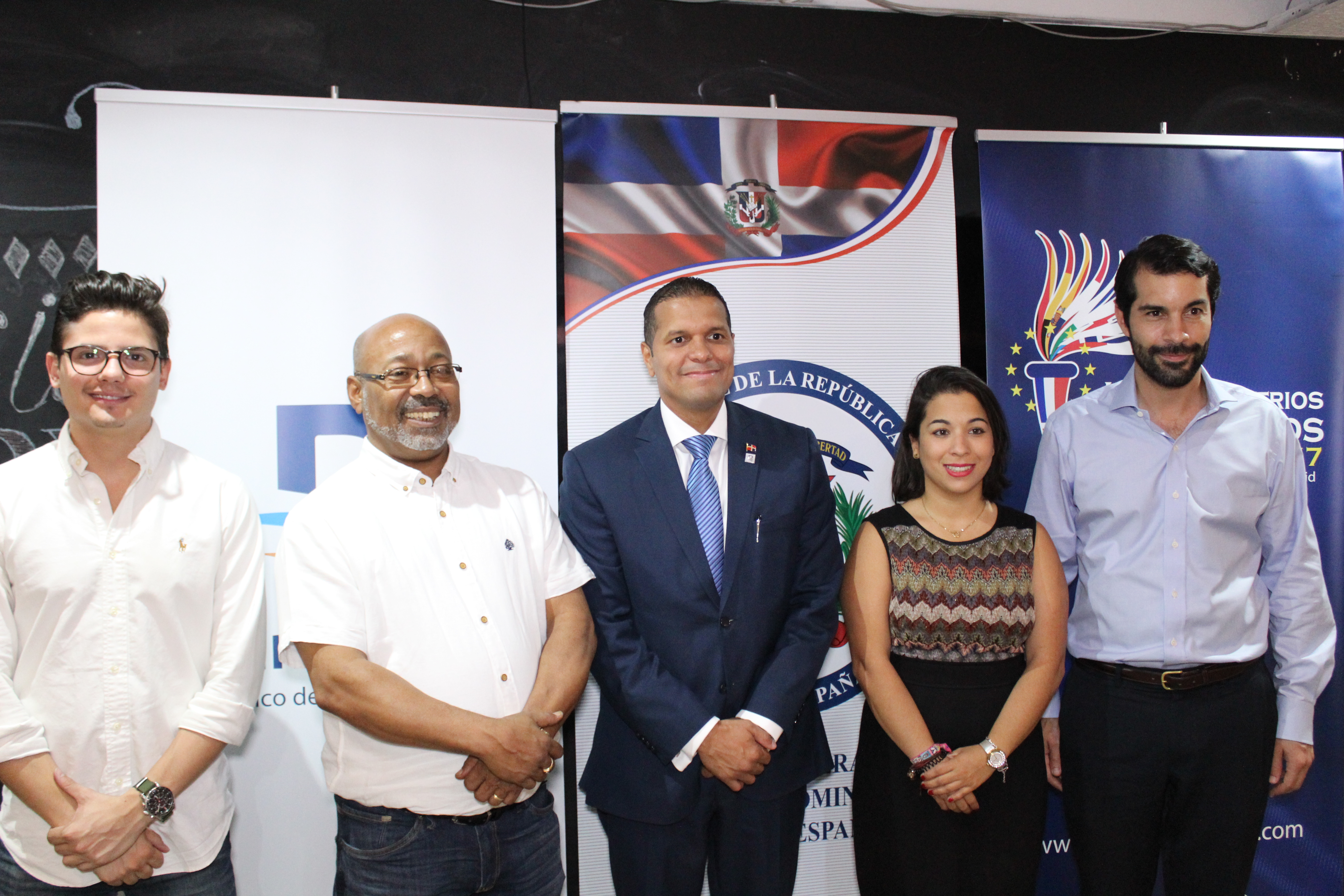  Consulado Dominicano realiza encuentro con dirigentes comunitarios y comerciantes de Madrid