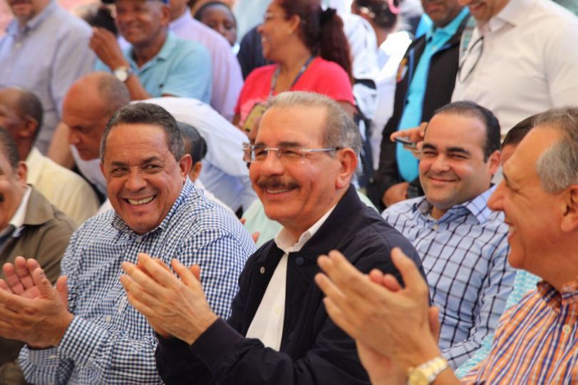  Presidente Danilo Medina visita Sabana Cruz, Bánica, donde lleva apoyo a cinco asociaciones
