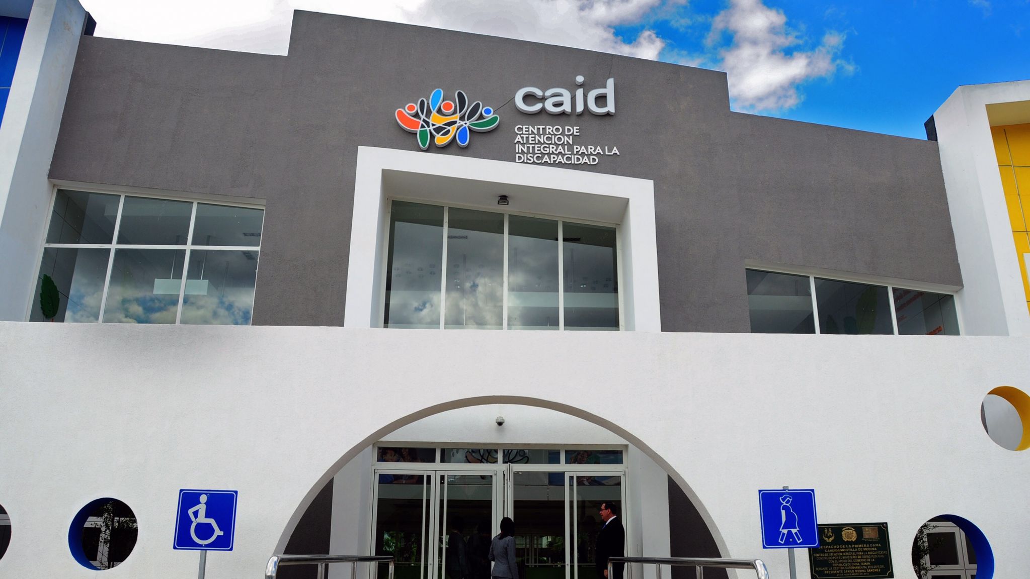  Suspenden hasta el lunes servicios del CAID Santo Domingo, Santiago y San Juan