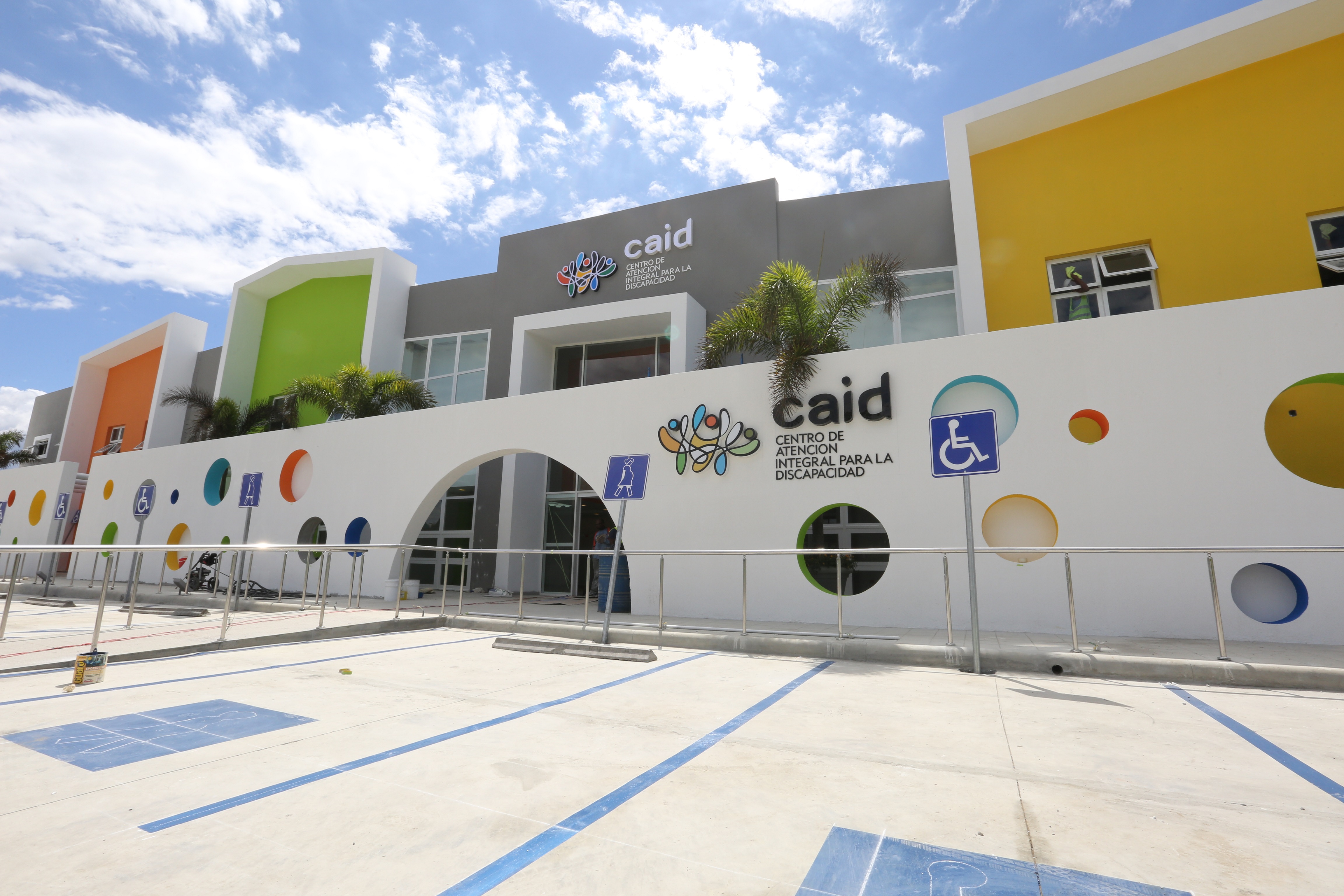  Suspenden hasta el lunes servicios en CAID Santo Domingo, Santiago y San Juan