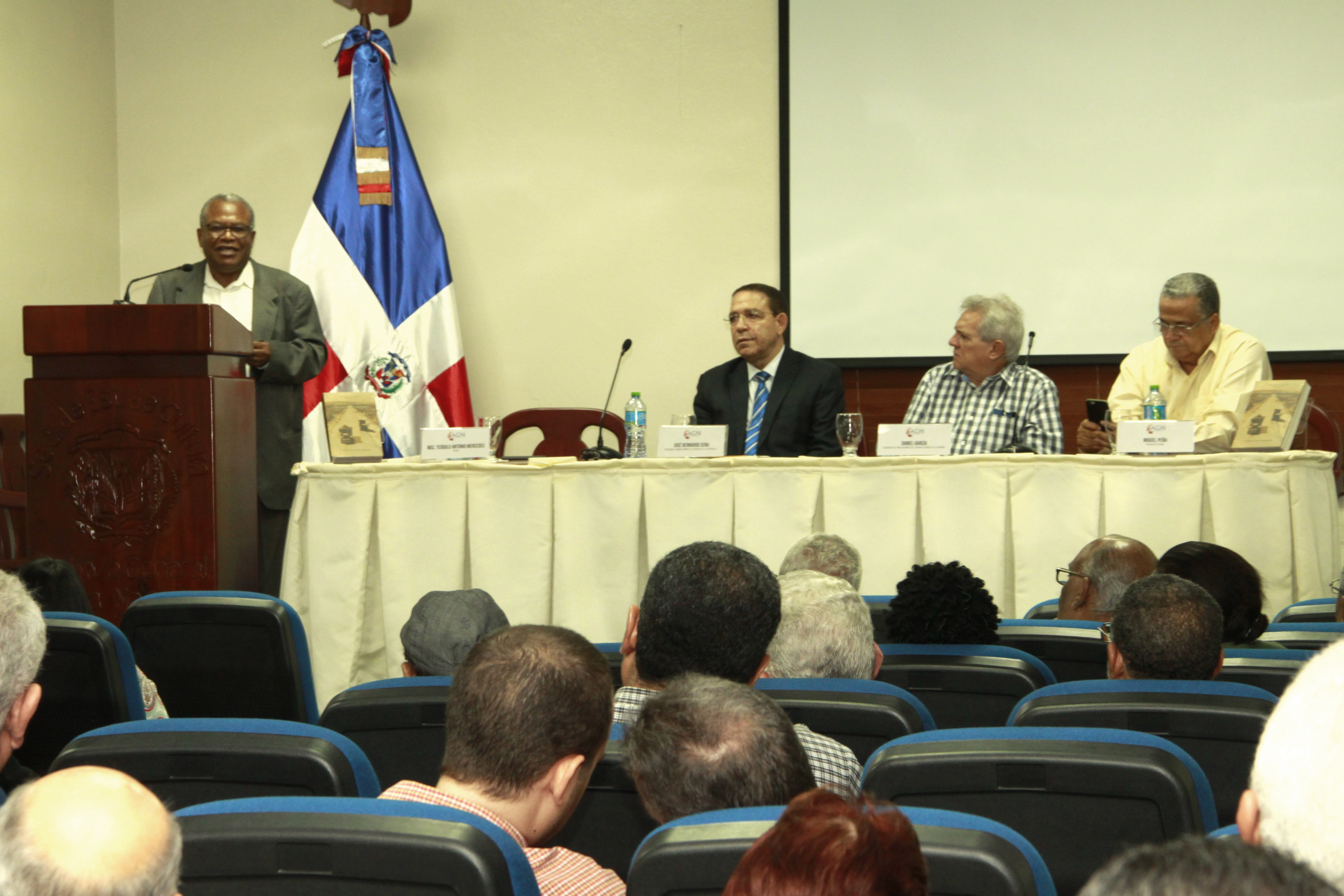  AGN pone en circulación Minería Dominicana, Desarrollo irracional, que cuenta la historia de esta actividad económica