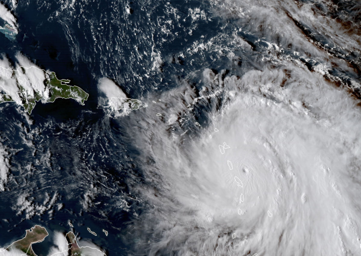  Huracán María alcanza la isla de Dominica con máxima potencia