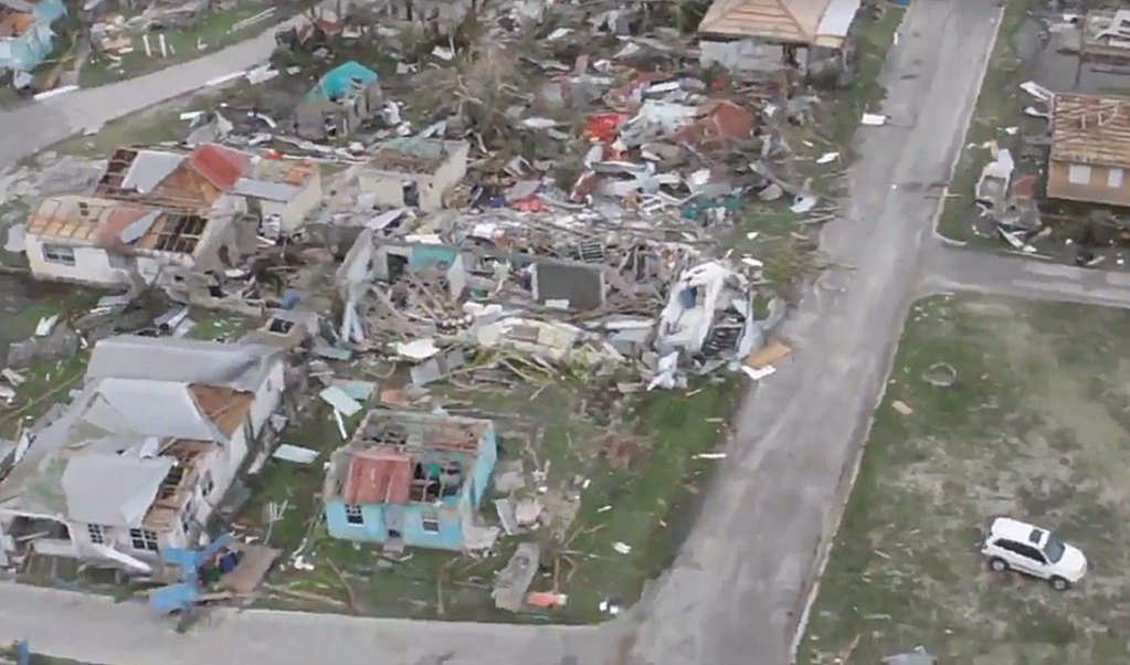  Vigorosos vientos del huracán Irma destruyen a Barbuda