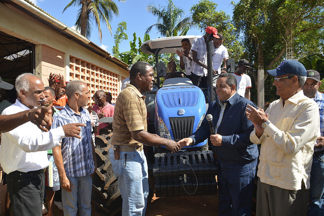  En cumplimiento a Visita Sorpresa 169, productores de jengibre de Samaná reciben tractor
