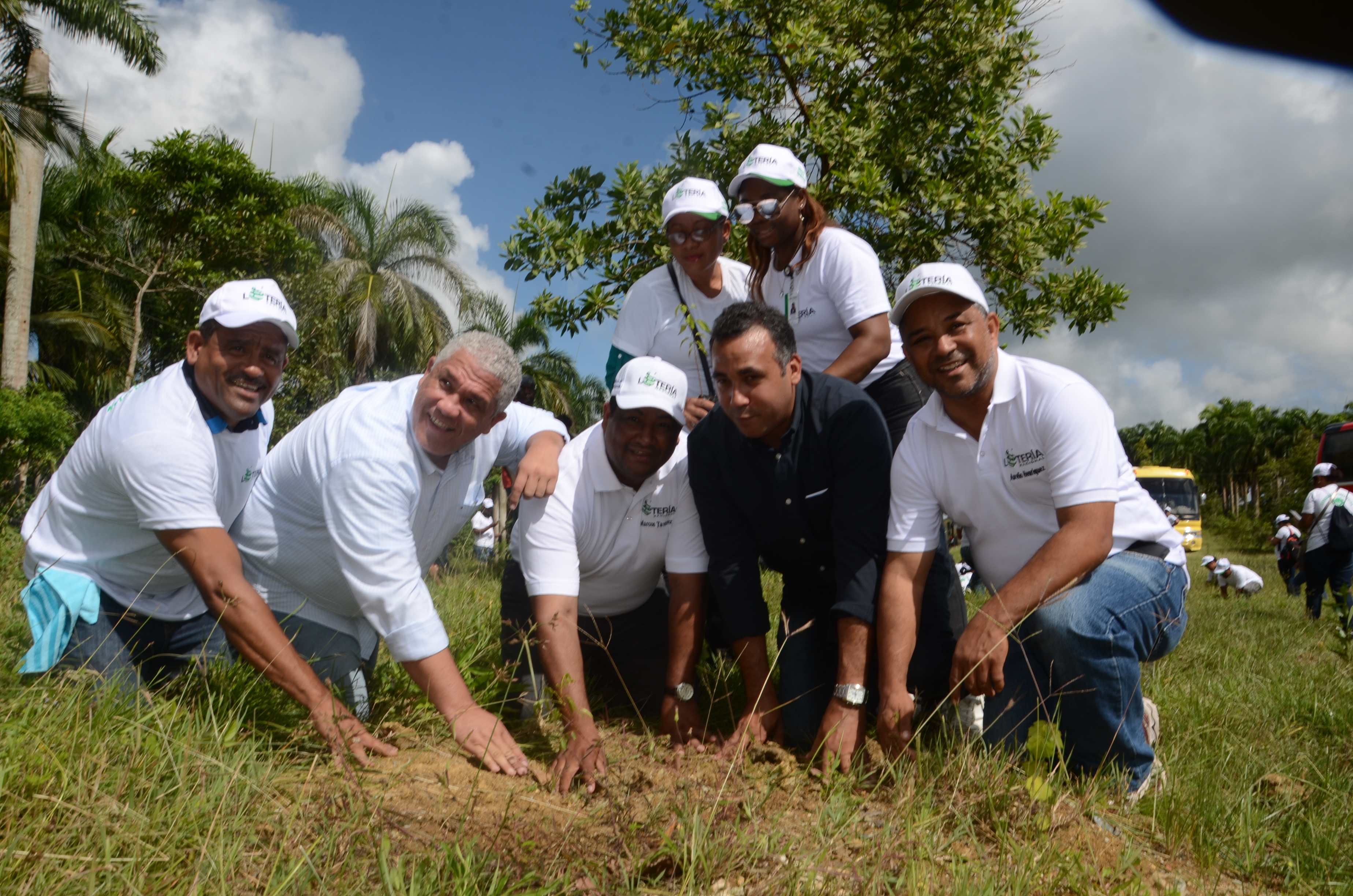  Lotería Nacional realiza jornada de reforestación en Sabana Grande de Boyá