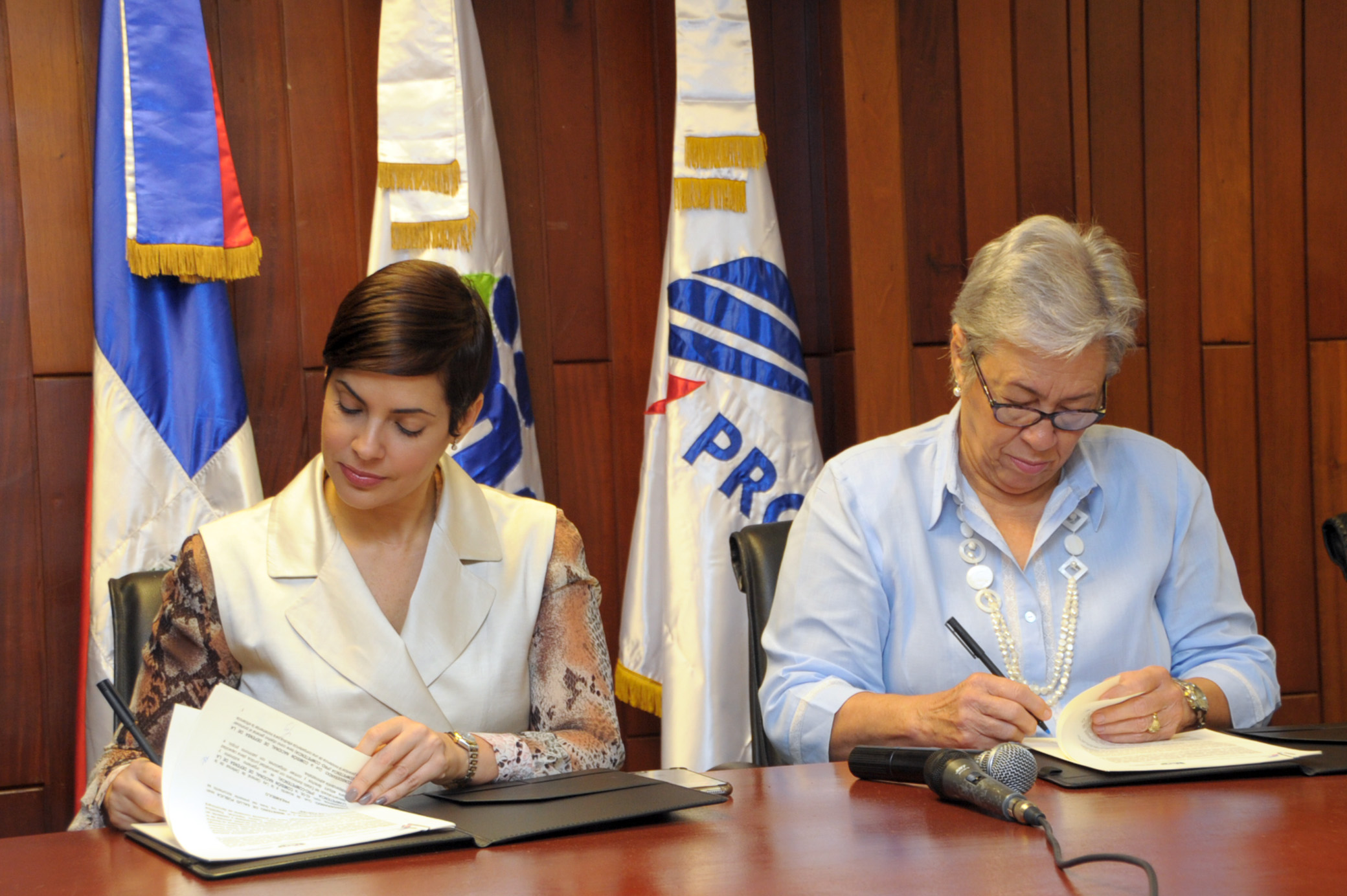  Ministerio de Salud y Pro-competencia firman acuerdo de cooperación