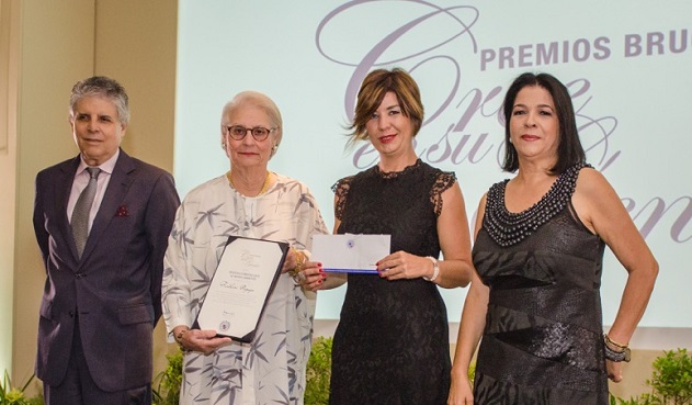  La Fundación Propagas fue galardonada en la Categoría Defensa y Protección al Medio Ambiente de los Premios Brugal Cree en Su Gente 2017