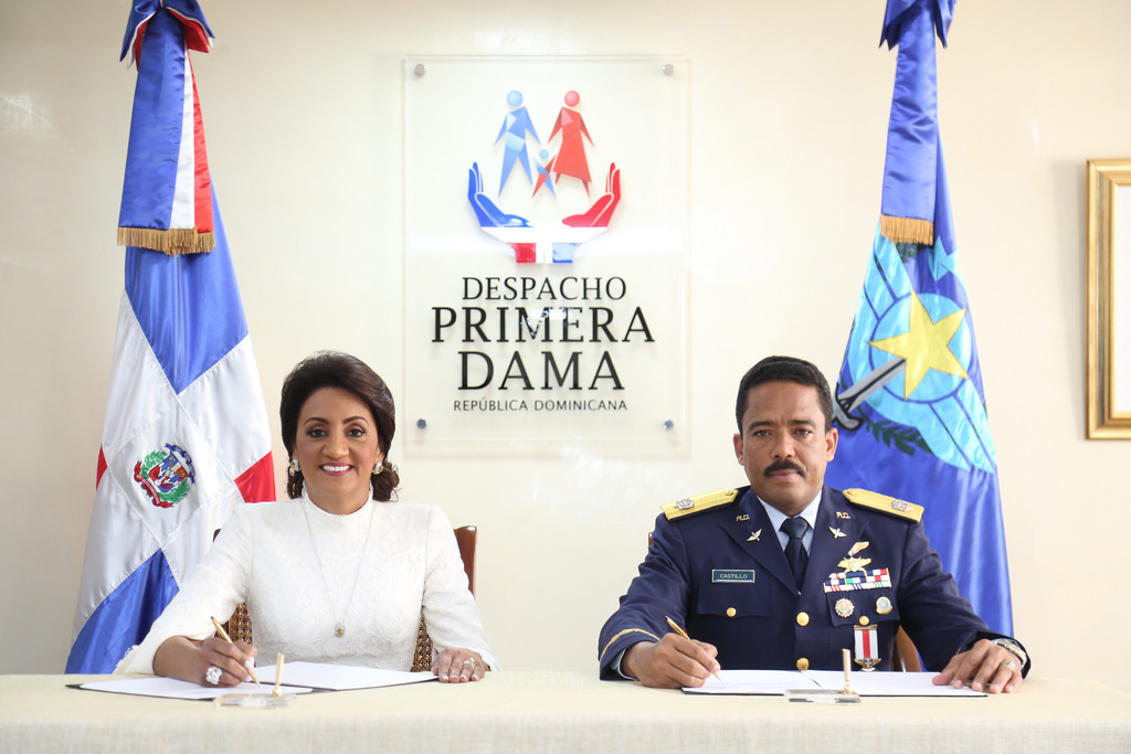  En beneficio de la población, Despacho Primera Dama y CESAC firman convenio