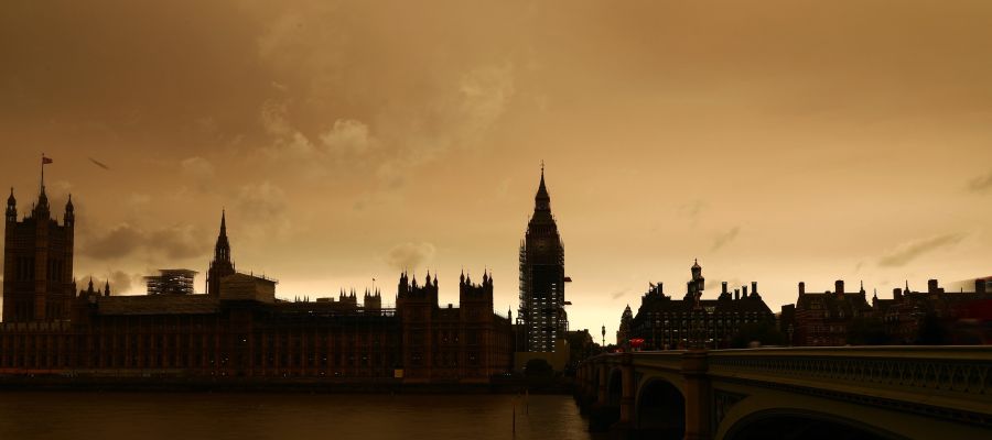  El cielo de Londres se tiñe de amarillo por el huracán ‘Ophelia’ y los incendios de Galicia y Portugal