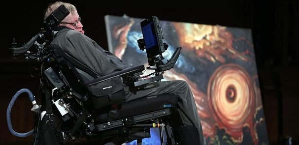  Stephen Hawking publica su tesis doctoral y colapsa la web de la Universidad de Cambridge