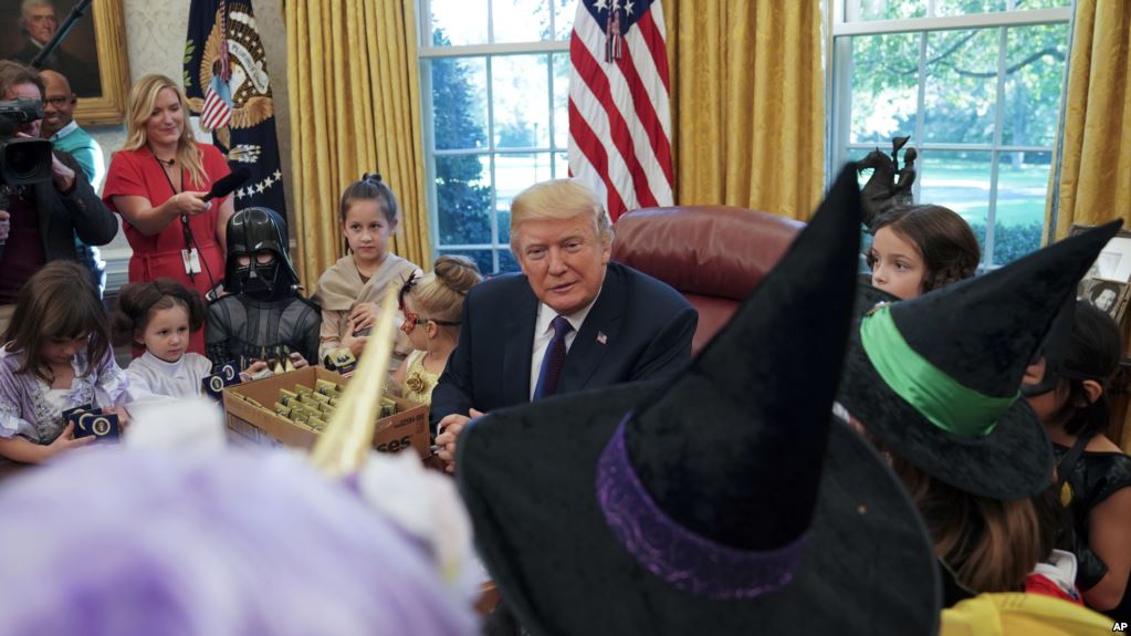  El presidente Donald Trump y la primera dama Melania recibirán este lunes en la Casa Blanca a niños disfrazados por Halloween