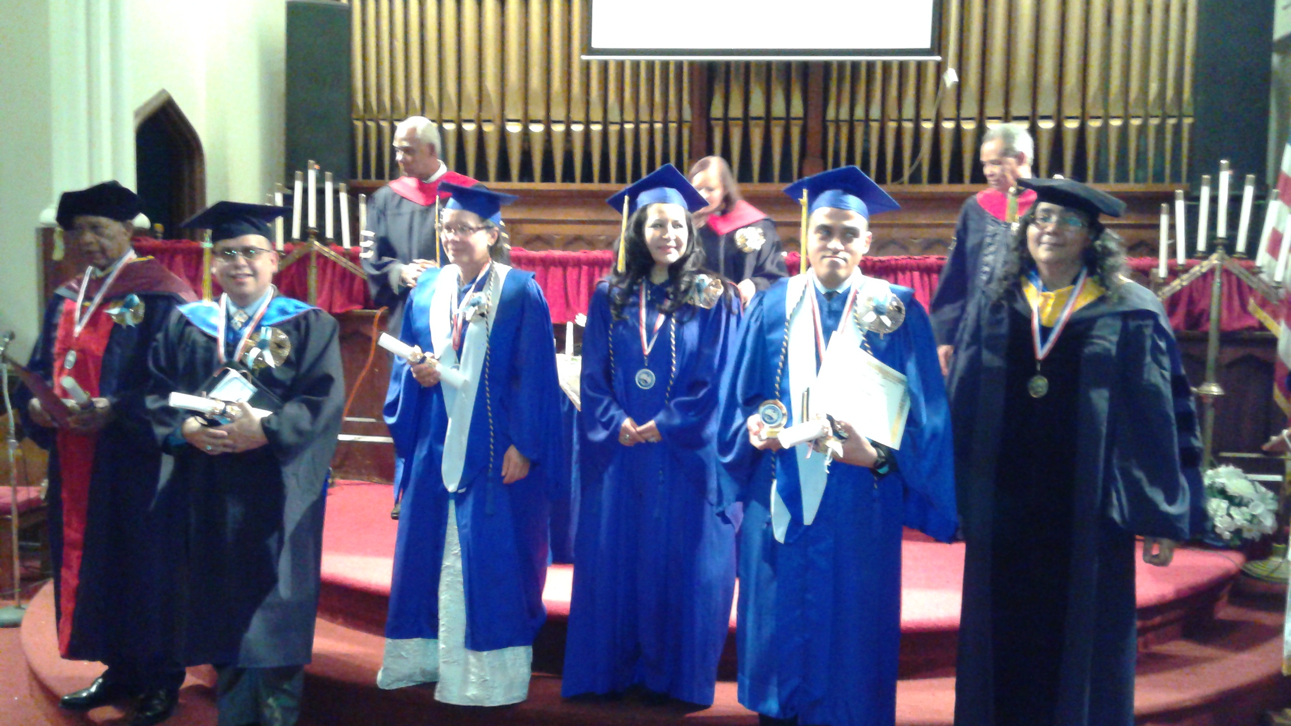  Dominicanos obtienen doctorados en tercera graduación de la Universidad Misionera Internacional en Nueva Jersey