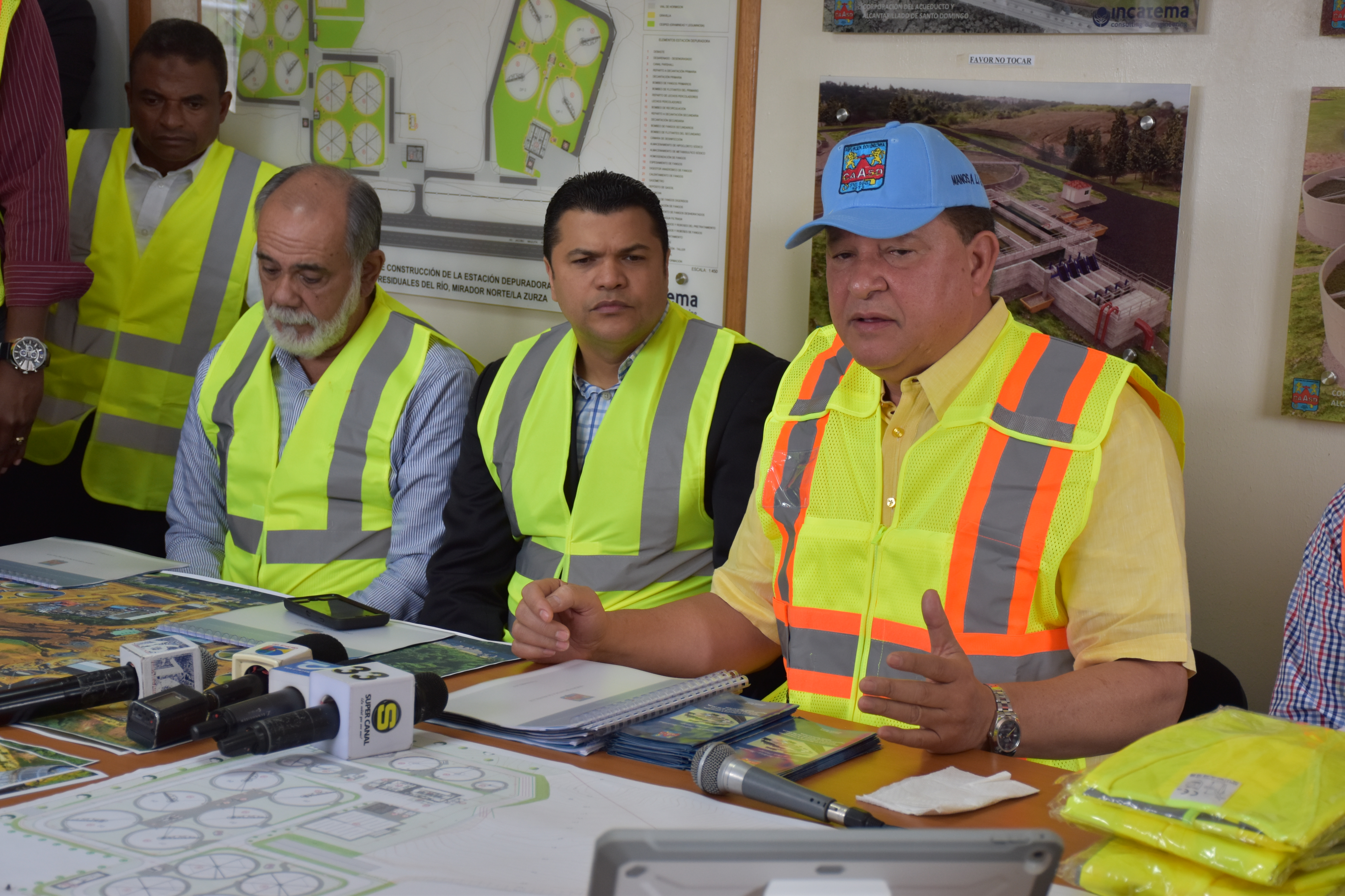  Alejandro Montás: Empresas vierten aguas crudas a ríos Ozama e Isabela serán obligadas conectarse a planta construye la CAASD