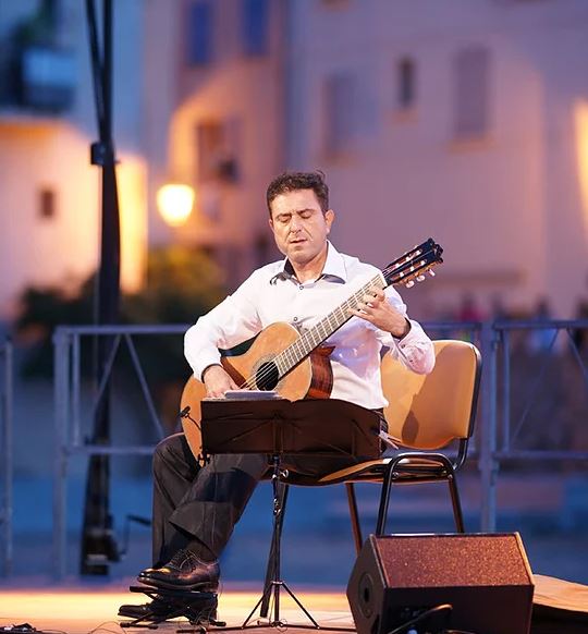  Laureado guitarrista clásico de Malta ofrecerá recital en 30 aniversario de Cámara Británica