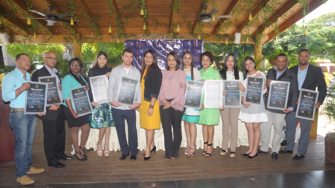 Finalistas del Premio Nacional de la Juventud 2018 de La Vega reciben reconocimientos