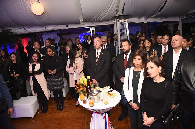  Colombia: Embajada dominicana encanta a colombianos con ron y puros dominicanos
