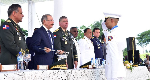  Presidente Medina encabeza graduación de 30 nuevos oficiales del Ejército de República Dominicana