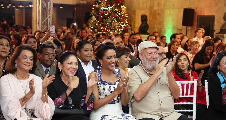  Niños del sector de Herrera participan en el Teatro Nacional en concierto Cantando a la Navidad encabezado por la Primera Dama