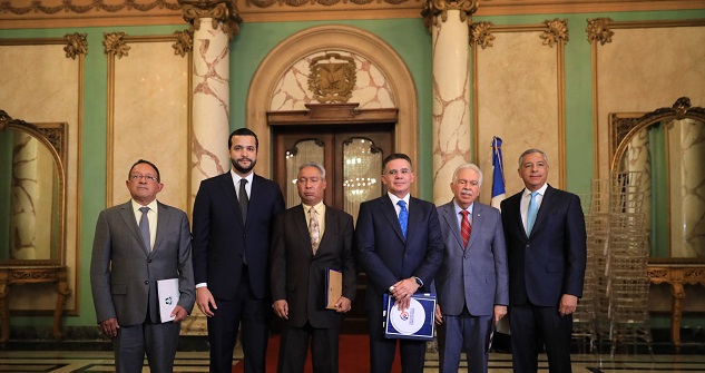  Presidente Danilo Medina dispone reducir plazos para constituir empresas y obtener permisos de construcción y registro sanitario