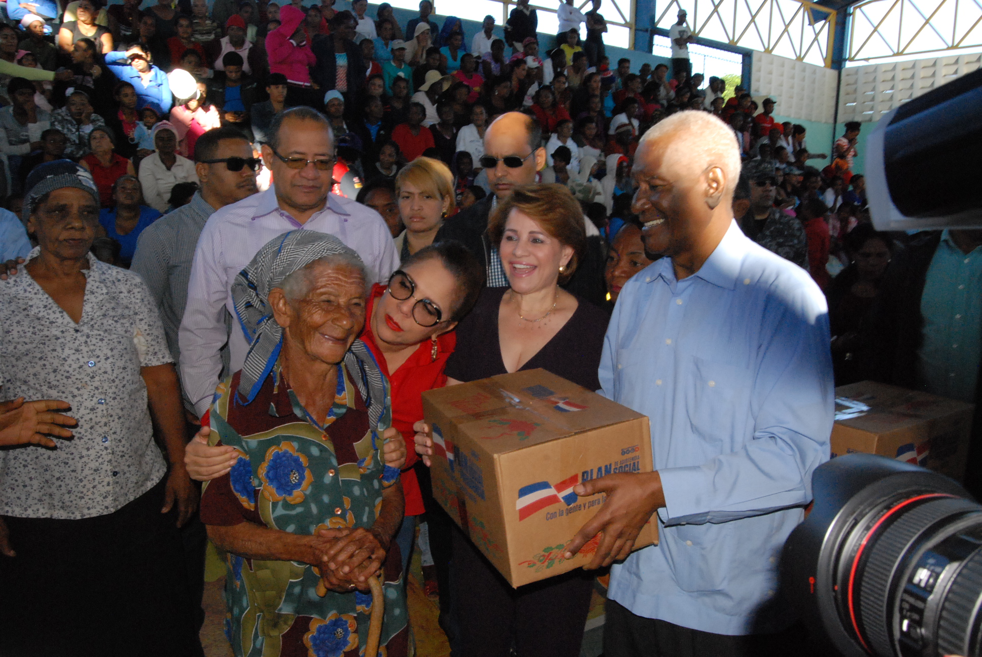  Gobierno inicia entrega de un millón de cajas navideñas para alegría de millones de dominicanos