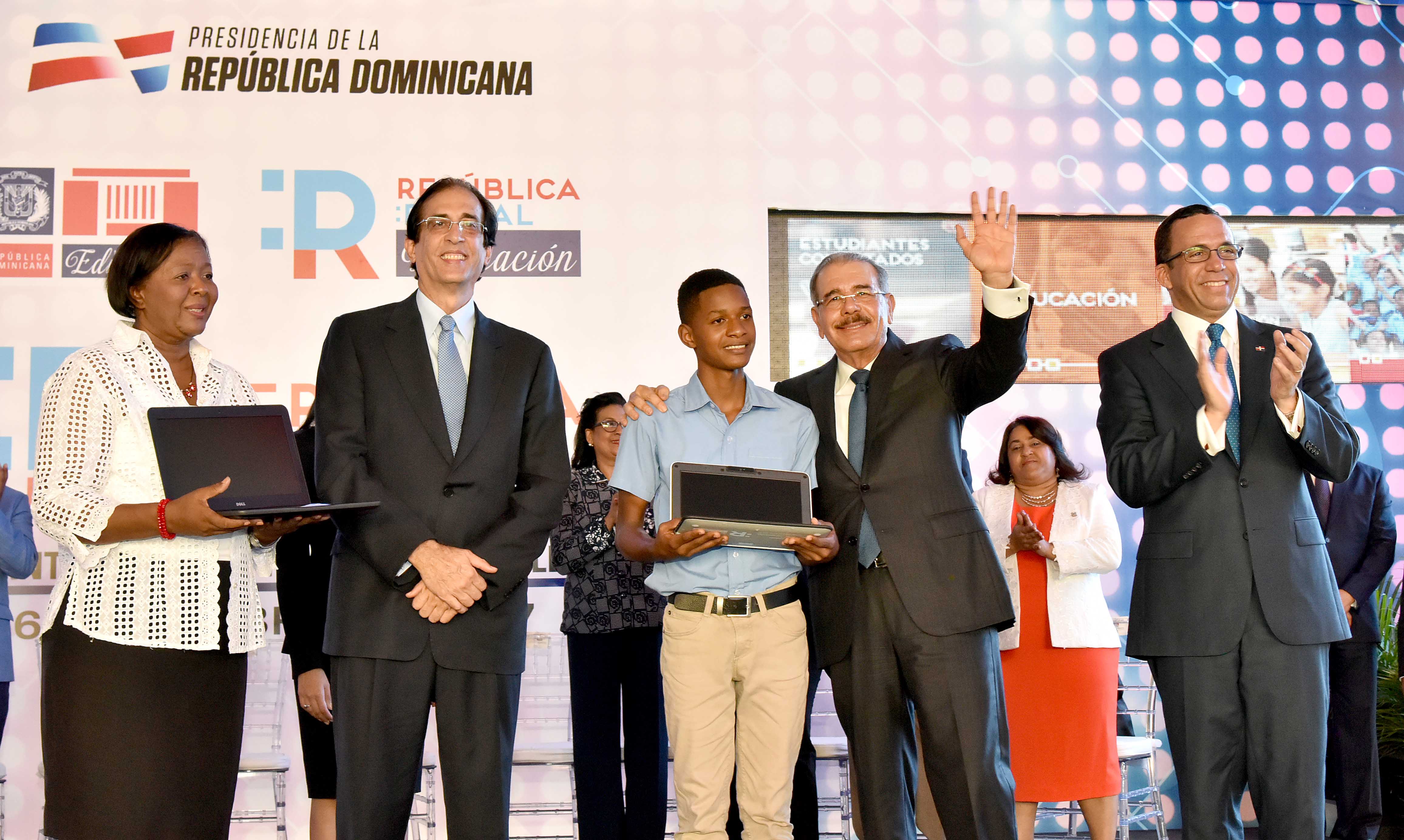  Presidente Danilo Medina pone en marcha República Digital Educación para llevar la enseñanza inclusiva tecnológica a cada rincón del país